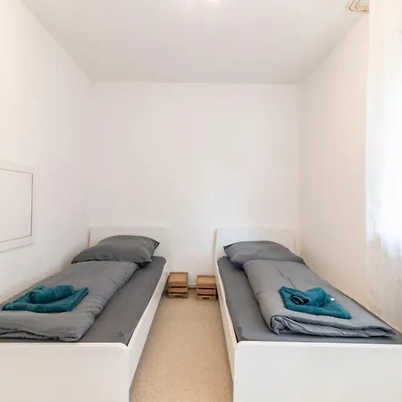 Appartamento Monteuersapartment I 3 Schlafzimmer I 6 Betten I Kuche I Waschmaschine I Balkon I Garten Darmstadt