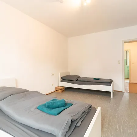 Monteuersapartment I 3 Schlafzimmer I 6 Betten I Kuche I Waschmaschine I Balkon I Garten Appartamento Darmstadt