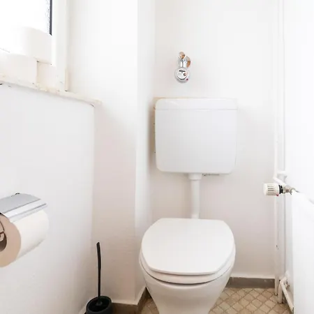 Monteuersapartment I 3 Schlafzimmer I 6 Betten I Kuche I Waschmaschine I Balkon I Garten *