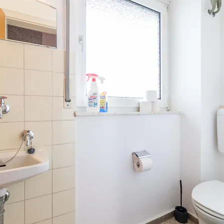 Monteuersapartment I 3 Schlafzimmer I 6 Betten I Kuche I Waschmaschine I Balkon I Garten * Darmstadt