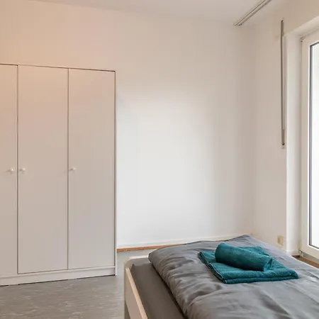 Monteuersapartment I 3 Schlafzimmer I 6 Betten I Kuche I Waschmaschine I Balkon I Garten * Darmstadt