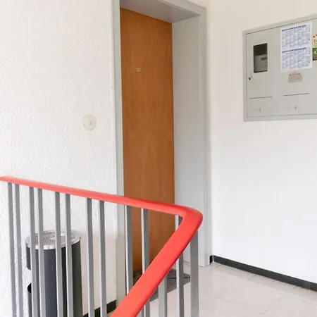 Monteuersapartment I 3 Schlafzimmer I 6 Betten I Kuche I Waschmaschine I Balkon I Garten Appartamento *