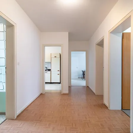 Monteuersapartment I 3 Schlafzimmer I 6 Betten I Kuche I Waschmaschine I Balkon I Garten Appartamento