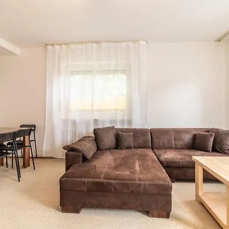 Monteuersapartment I 3 Schlafzimmer I 6 Betten I Kuche I Waschmaschine I Balkon I Garten Appartamento *