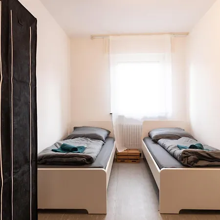 Monteuersapartment I 3 Schlafzimmer I 6 Betten I Kuche I Waschmaschine I Balkon I Garten *