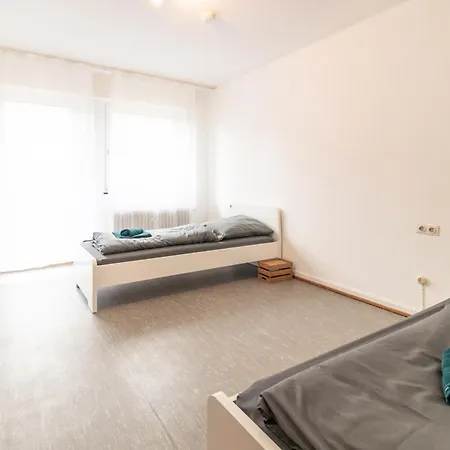 Monteuersapartment I 3 Schlafzimmer I 6 Betten I Kuche I Waschmaschine I Balkon I Garten