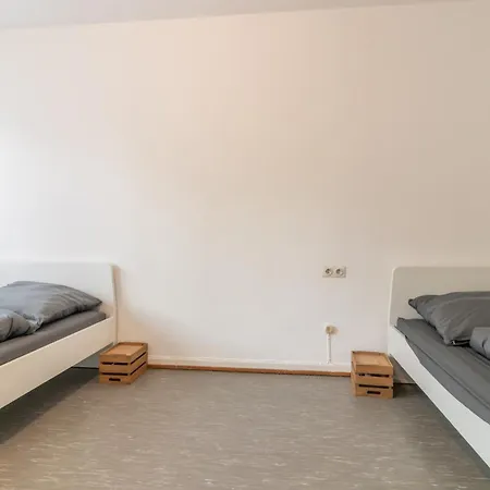 Monteuersapartment I 3 Schlafzimmer I 6 Betten I Kuche I Waschmaschine I Balkon I Garten Appartamento
