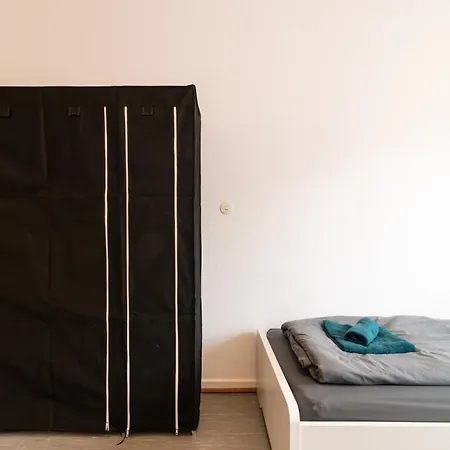 Monteuersapartment I 3 Schlafzimmer I 6 Betten I Kuche I Waschmaschine I Balkon I Garten Appartamento *