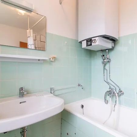 Monteuersapartment I 3 Schlafzimmer I 6 Betten I Kuche I Waschmaschine I Balkon I Garten