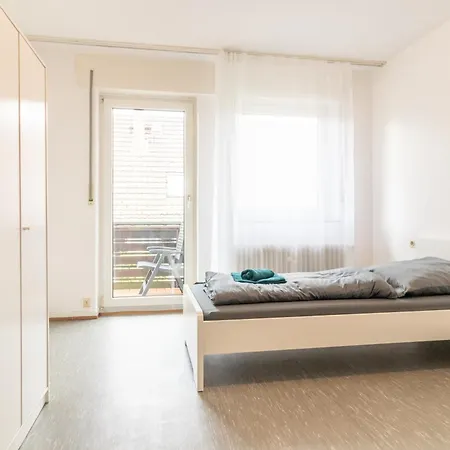 Monteuersapartment I 3 Schlafzimmer I 6 Betten I Kuche I Waschmaschine I Balkon I Garten Appartamento