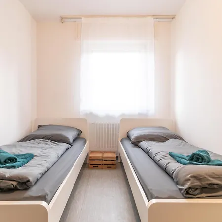 Monteuersapartment I 3 Schlafzimmer I 6 Betten I Kuche I Waschmaschine I Balkon I Garten Appartamento
